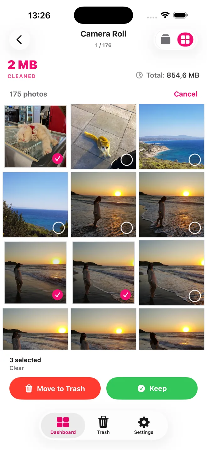 PicVore gallery review showing several selected camera-roll photos and Keep and Move to Trash buttons